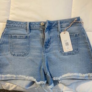 SHYANNE WOMEN'S PATCH POCKETS CUFF SHORTS